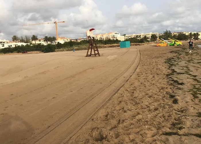 Primera Linea De Playa A 1km Del Puerto De *