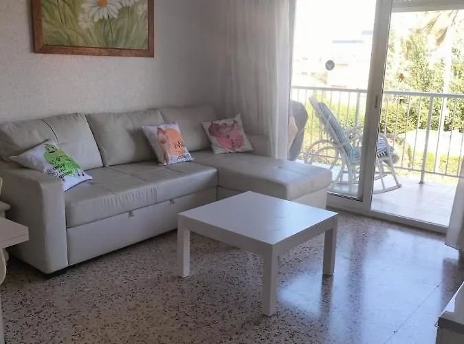 Primera Linea De Playa A 1km Del Puerto De Apartman