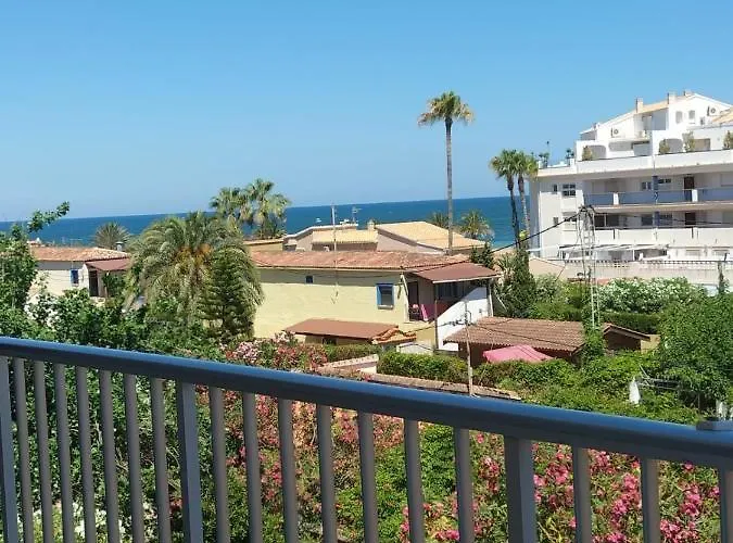 Primera Linea De Playa A 1km Del Puerto De