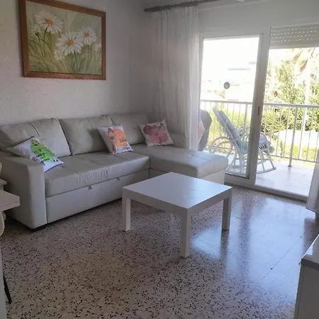 Primera Linea De Playa A 1km Del Puerto De Apartment