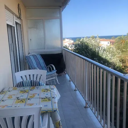 Primera Linea De Playa A 1km Del Puerto De Apartment