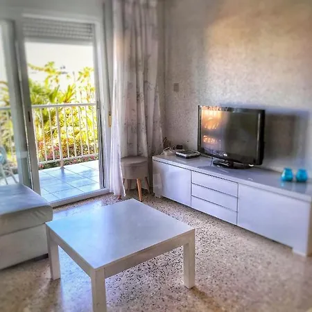 Primera Linea De Playa A 1km Del Puerto De Apartment